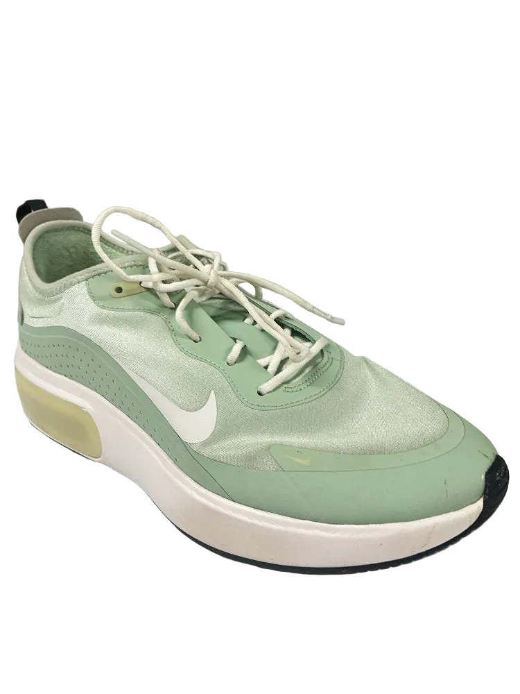 Nike Shoe Size 9 Green Air Max Dia Sneakers
