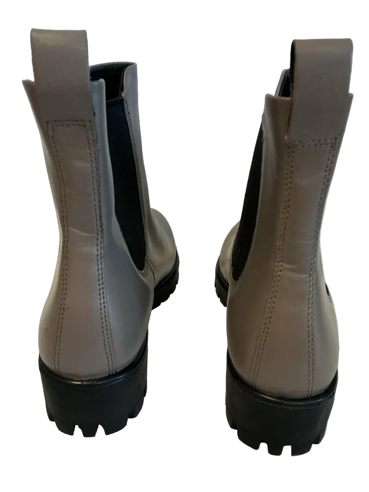 ecco Shoe Size 8.5 Gray & Black Booties