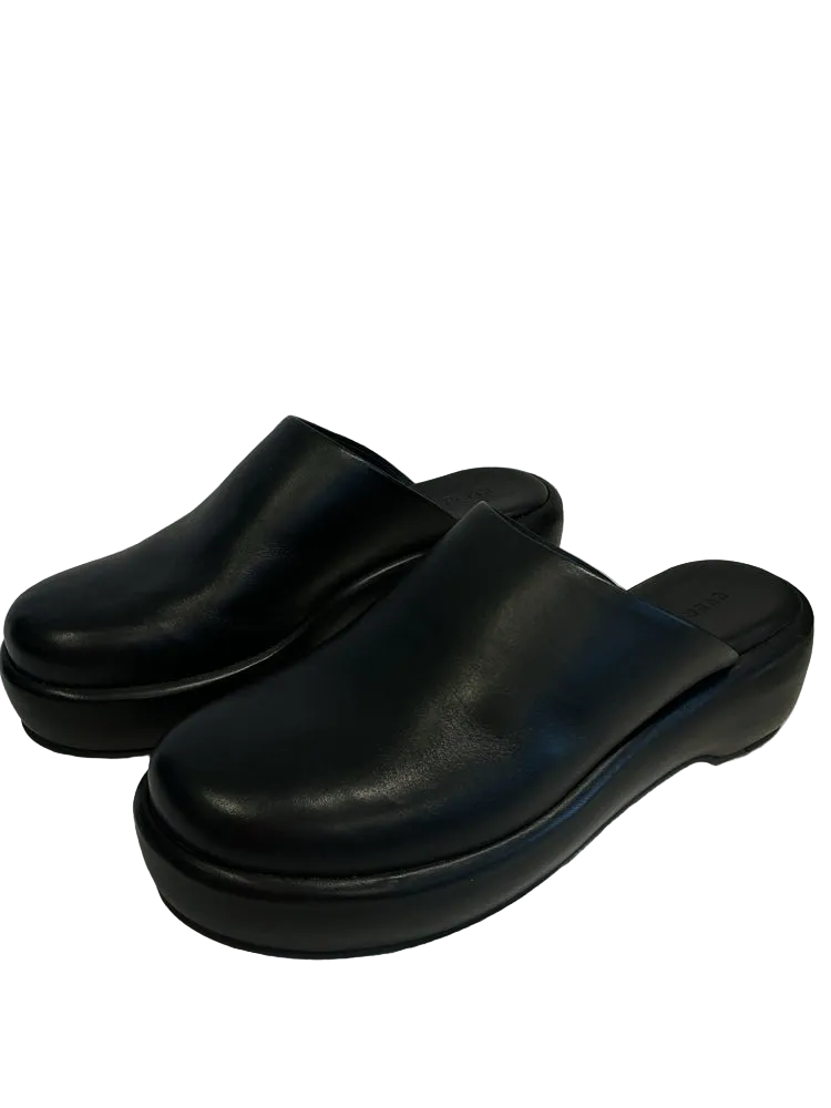 Everlane Shoe Size 8.5 Black The Puffa Clogs