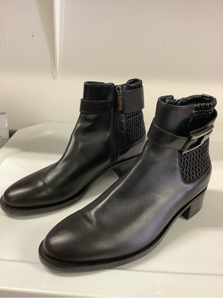 Aquatalia Shoe Size 8.5 Black Odette Booties