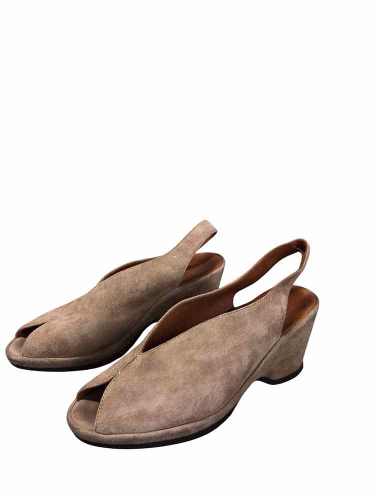 L'Amour Des Pieds Shoe Size 6.5 Tan Wedges