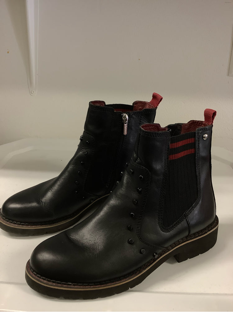 Pikolinos Shoe Size 8.5 Black & Red Victoria Booties
