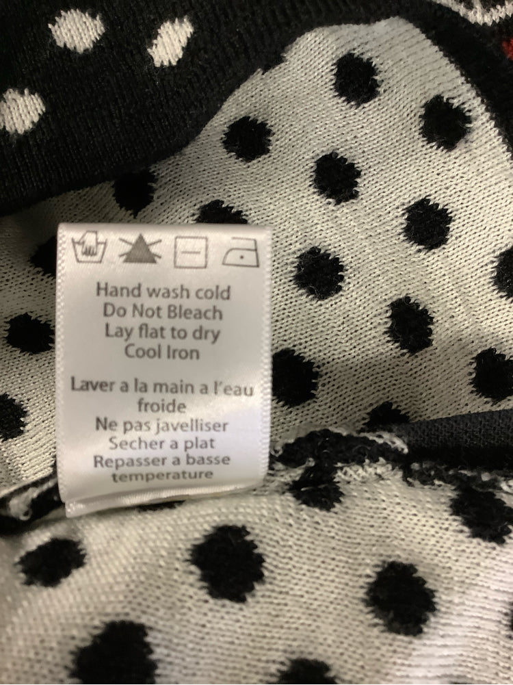 Icelandic Size XL Black multi Sweater