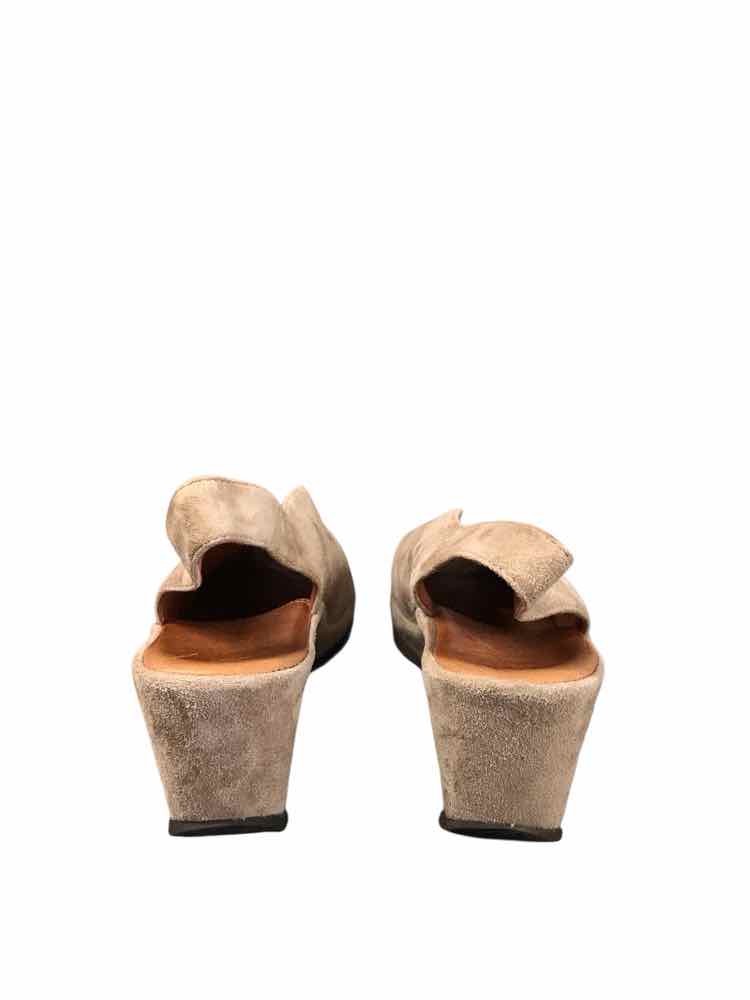 L'Amour Des Pieds Shoe Size 6.5 Tan Wedges