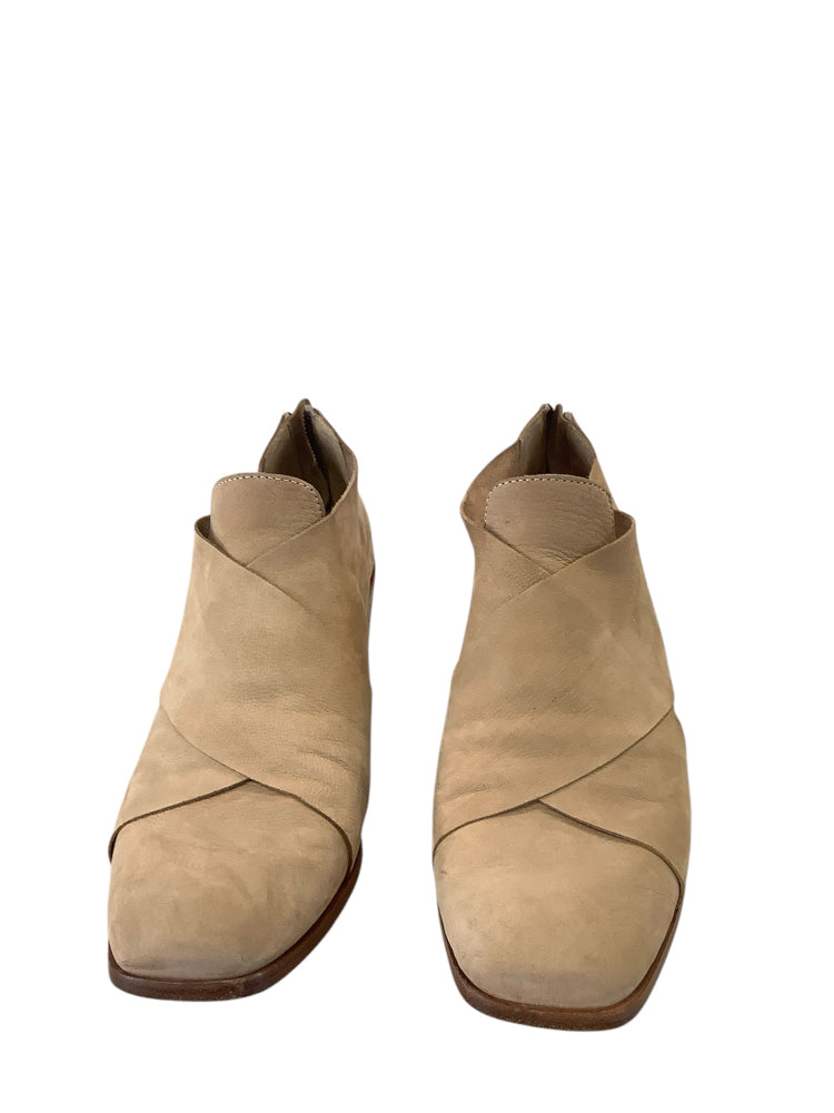 Eileen Fisher Shoe Size 7.5 Tan Booties