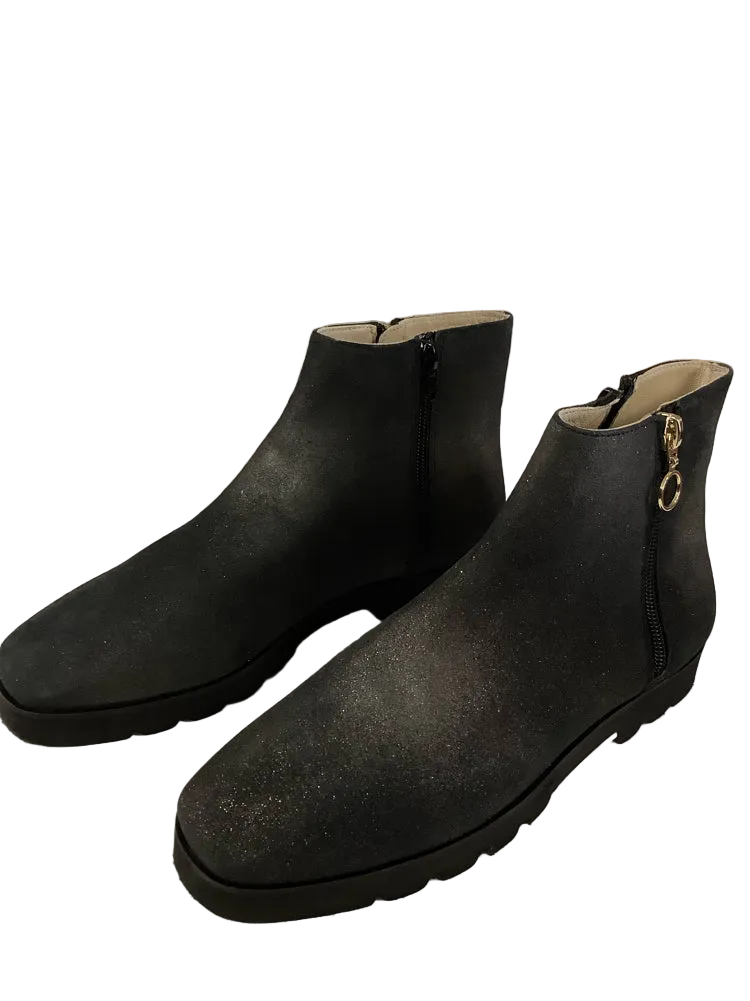 Amalfi Shoe Size 8 Black & Gray Gigi Booties