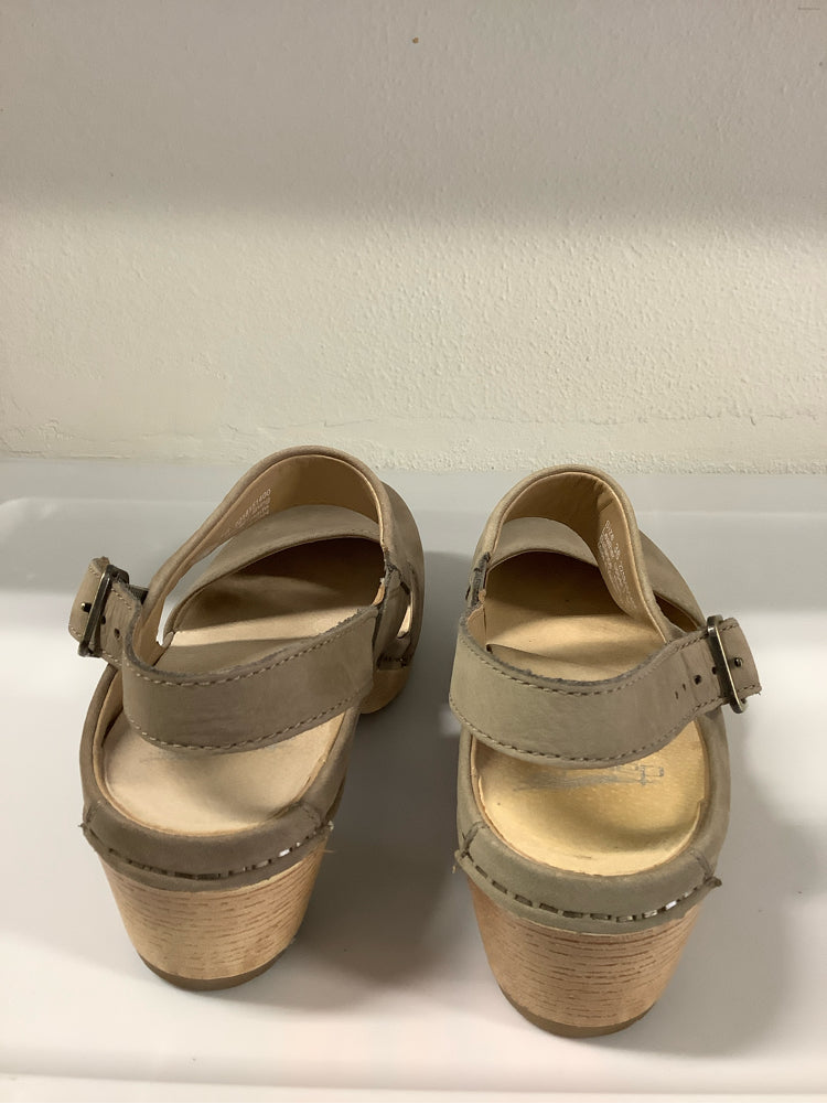 Dansko Shoe Size 5/6 Taupe LUCIA Sandals