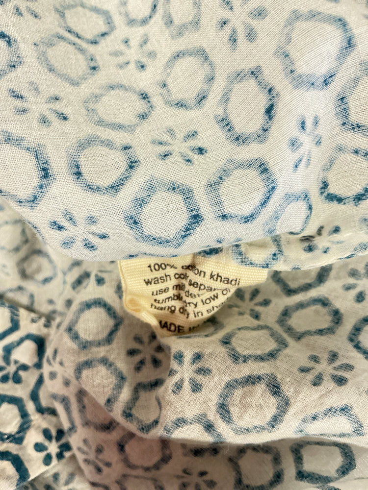 Auntie Oti Size s/m Blue & White Shirt