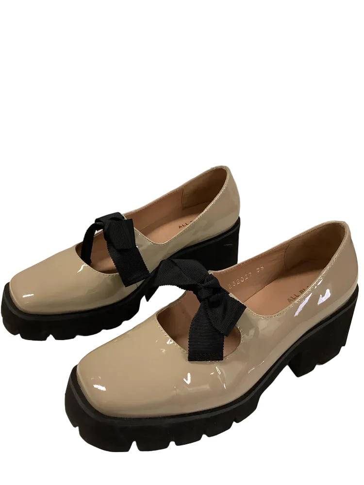 All Black Shoe Size 7.5 Tan & Black Loafers