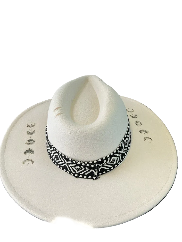 Ab.Lino Cream & Black Hat