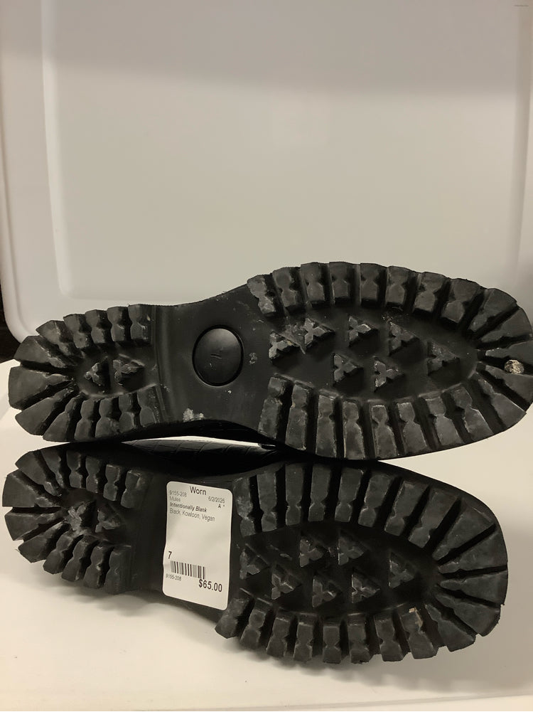 Intentionally Blank Shoe Size 7 Black Kowloon Mules