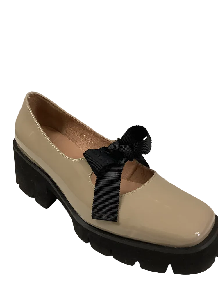 All Black Shoe Size 7.5 Tan & Black Loafers