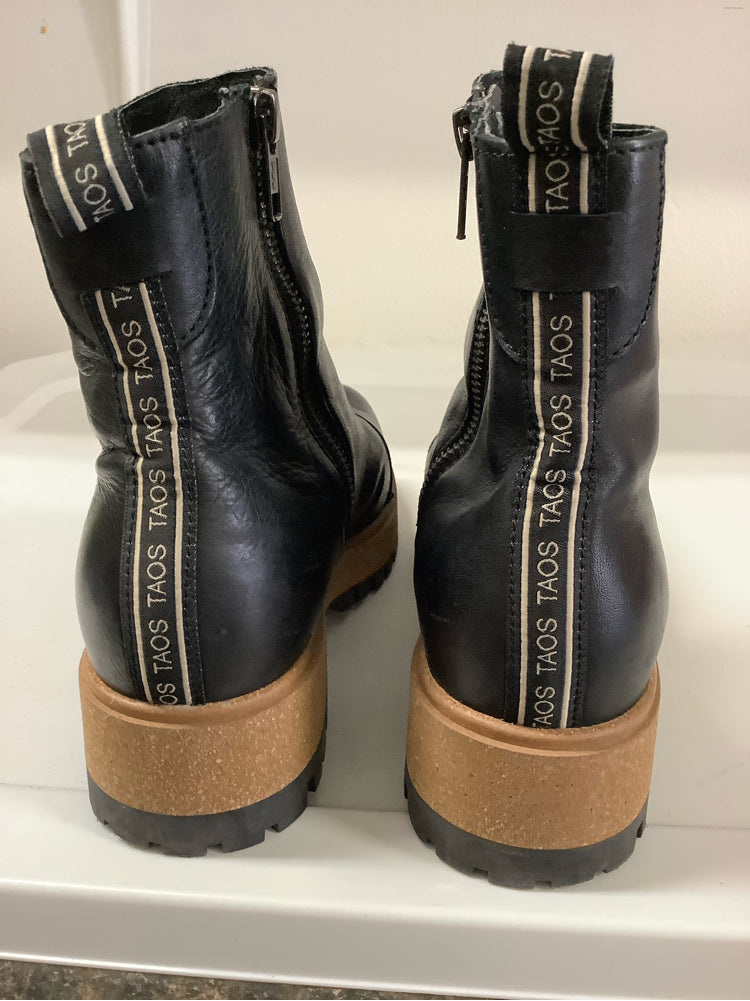 Taos Shoe Size 7.5 Black Downtown Booties