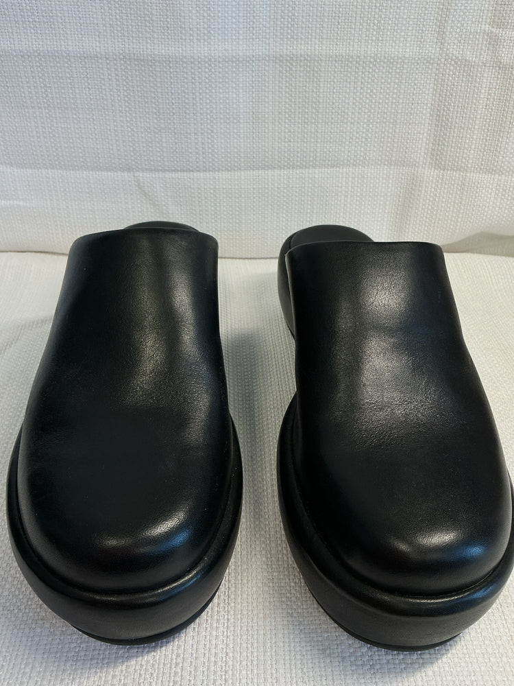 Everlane Shoe Size 8.5 Black The Puffa Clogs