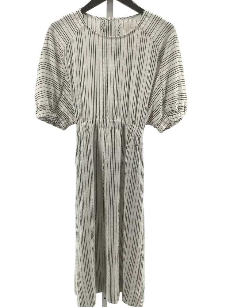 amente Size M/L White & Gray Dress