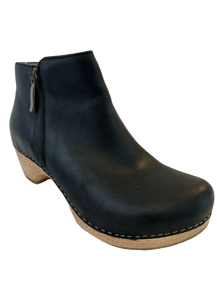 Dansko Shoe Size 7.5 Black Lizanne Booties