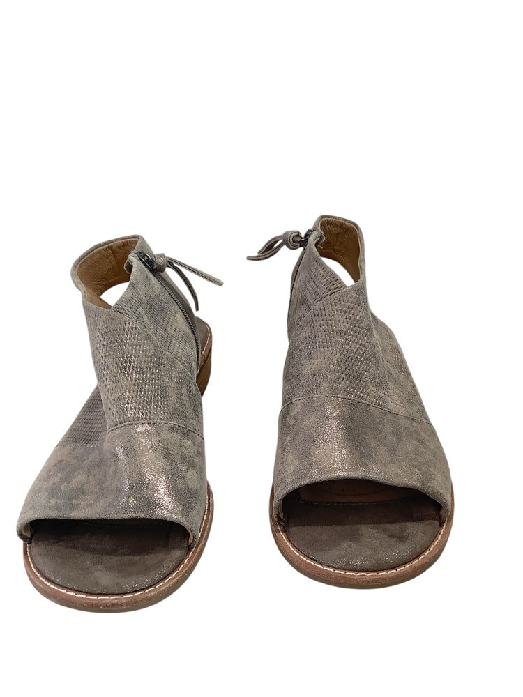 Sofft Shoe Size 8 Gray Flats