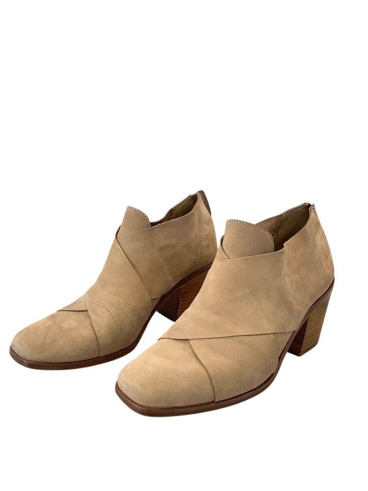 Eileen Fisher Shoe Size 7.5 Tan Booties