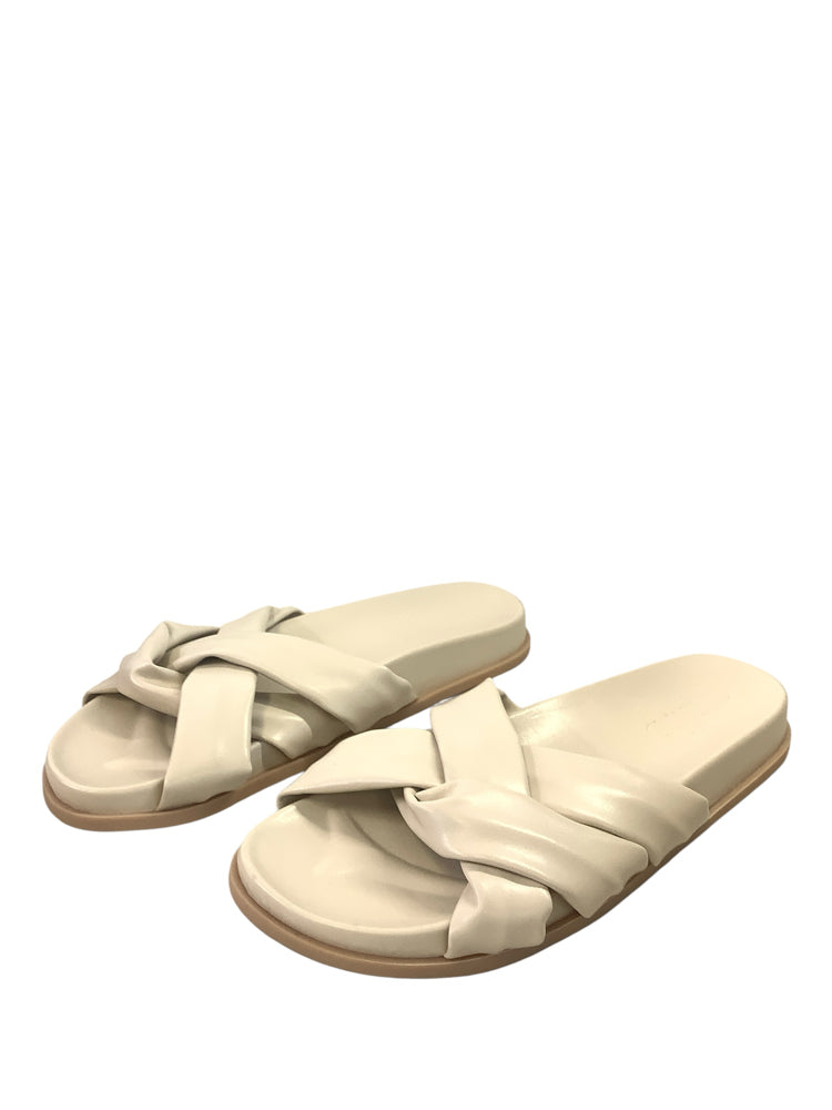 Silent D Shoe Size 7/7.5 Cream Sandals