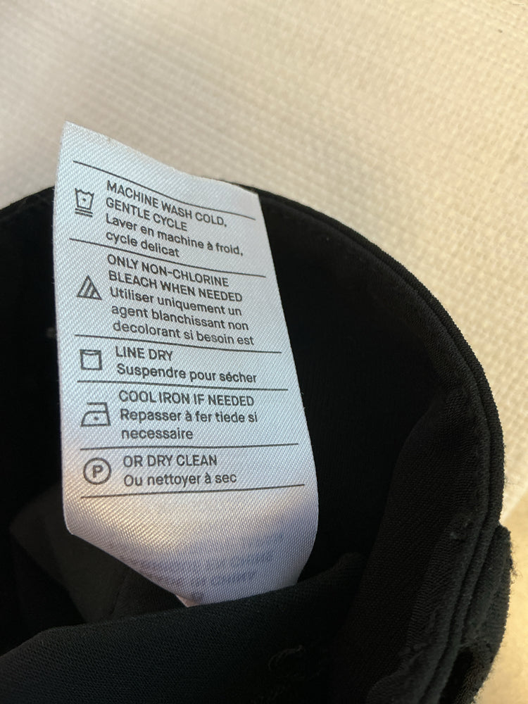 Vince Size 8 Black Pants
