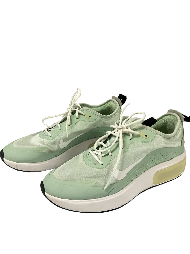 Nike Shoe Size 9 Green Air Max Dia Sneakers