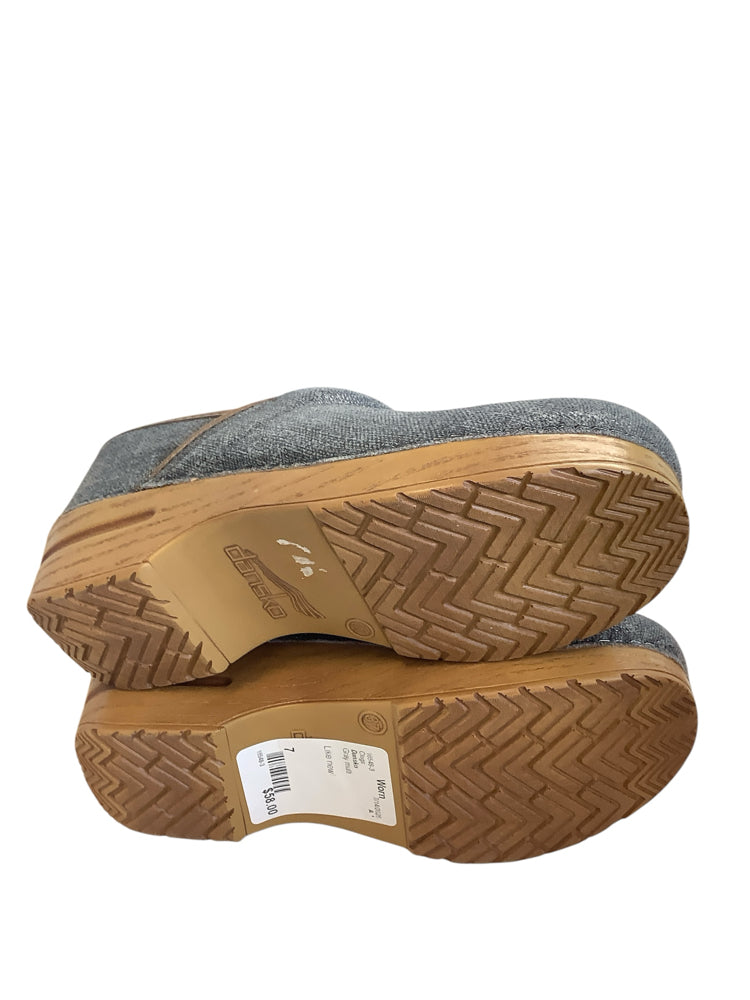 Dansko Shoe Size 7 Gray multi Clogs