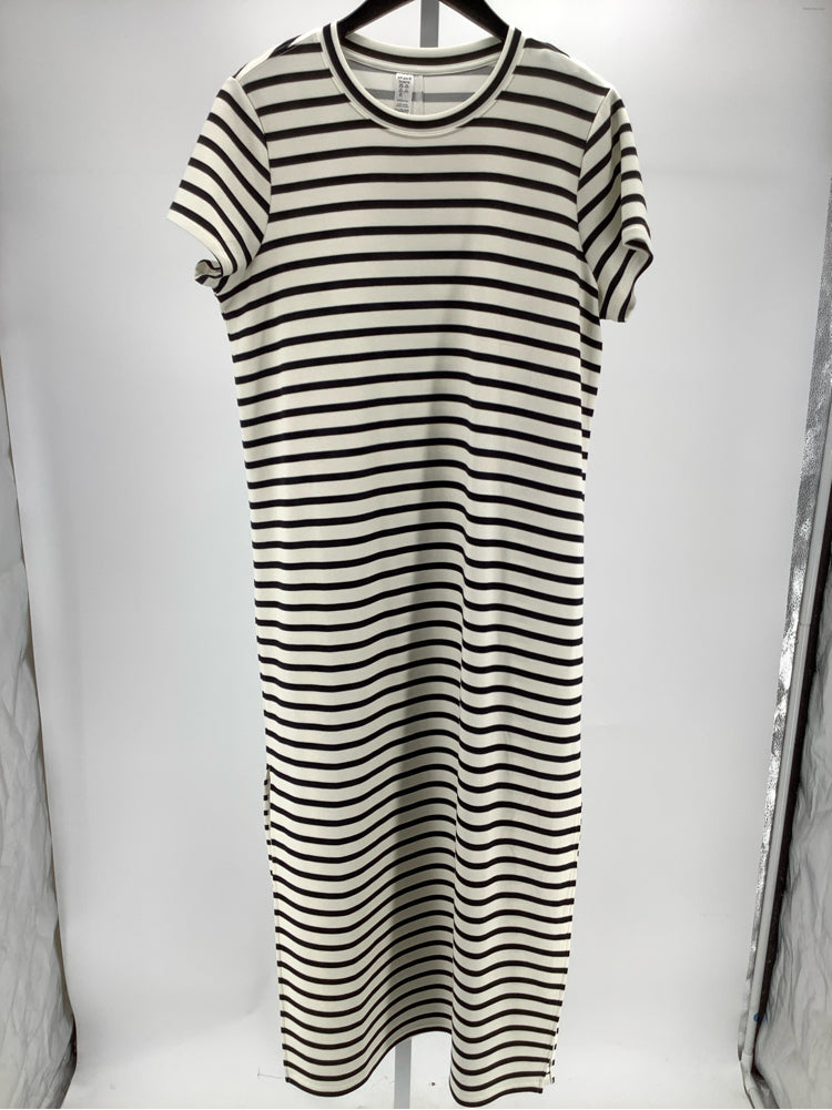 Spanx Size XL White & black AirEssentials Dress