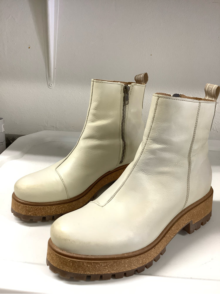 Taos Shoe Size 7.5 Cream Downtown Booties