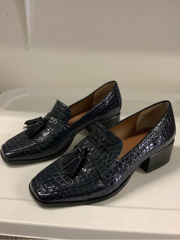 Donald Pliner Shoe Size 8.5 Navy Avi Loafers