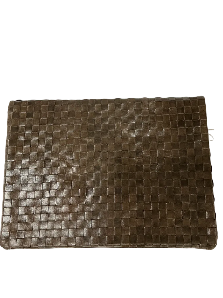 Uashmama Brown Maru Clutch