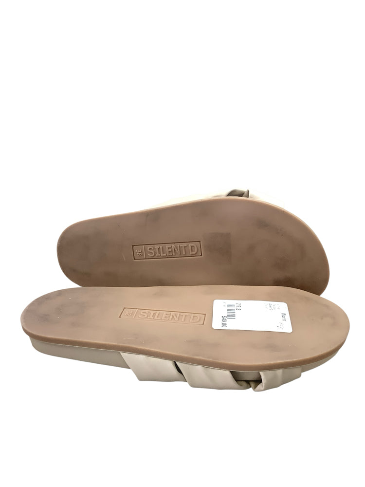 Silent D Shoe Size 7/7.5 Cream Sandals