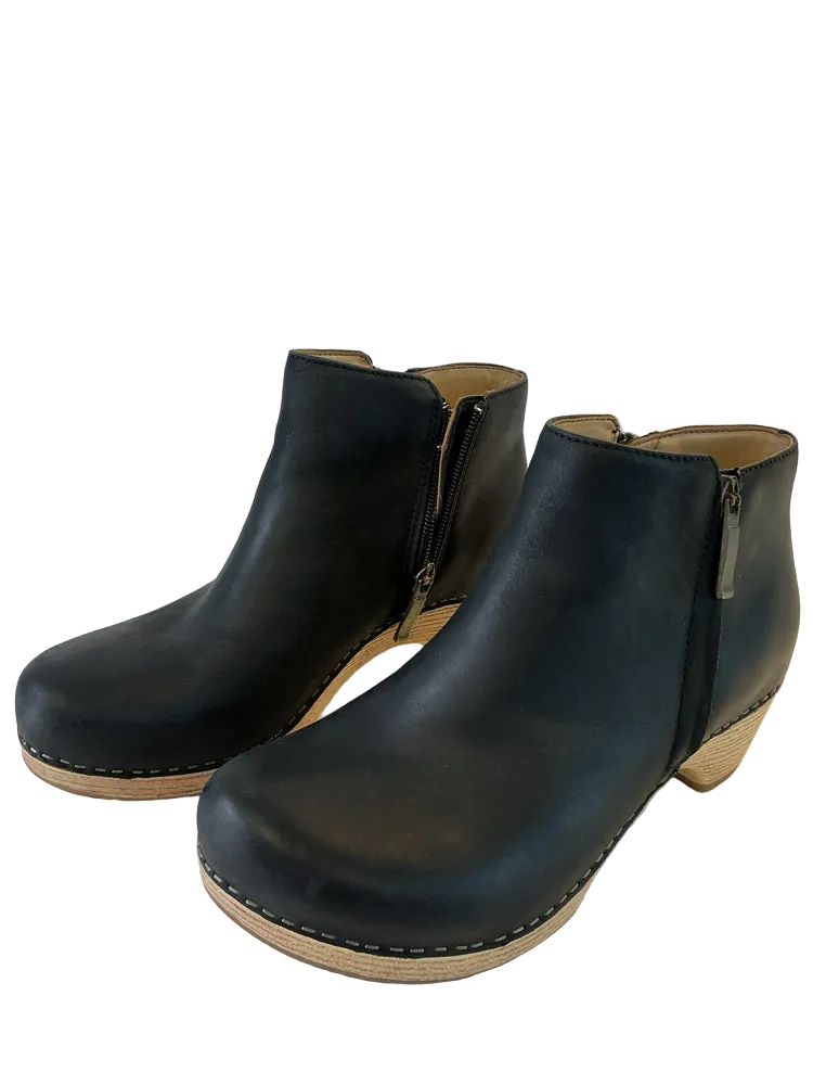 Dansko Shoe Size 7.5 Black Lizanne Booties