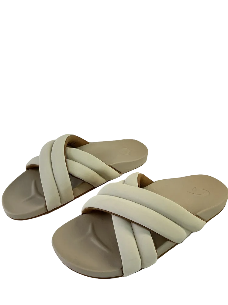 OluKai Shoe Size 8 Tan Hila Sandals