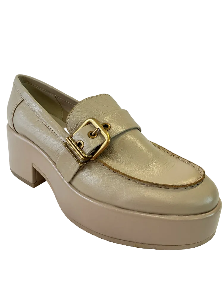Dolce Vita Shoe Size 8 Cream Loafers