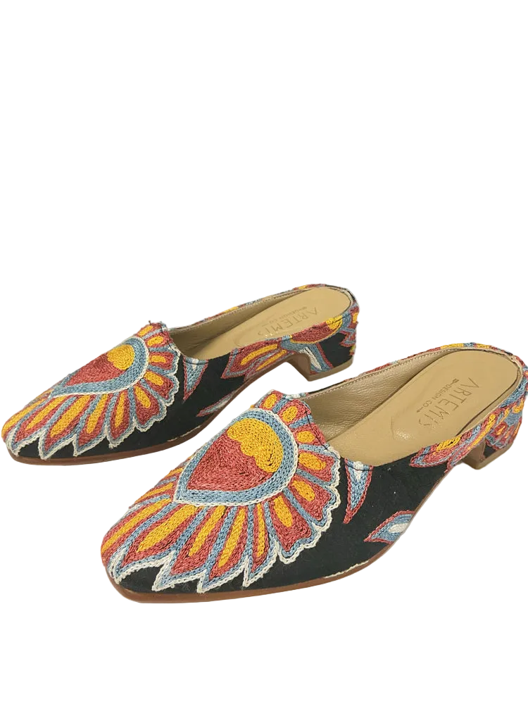 Artemis Shoe Size 7.5 Black multi Mules