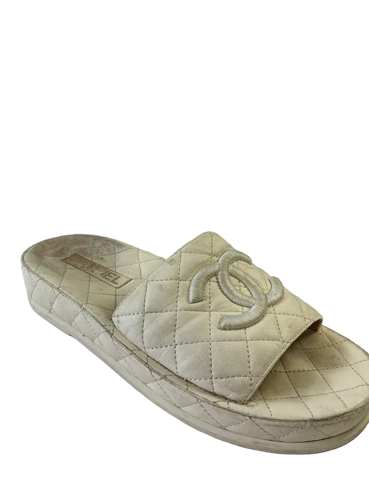 Chanel Shoe Size 9.5 Cream Slides