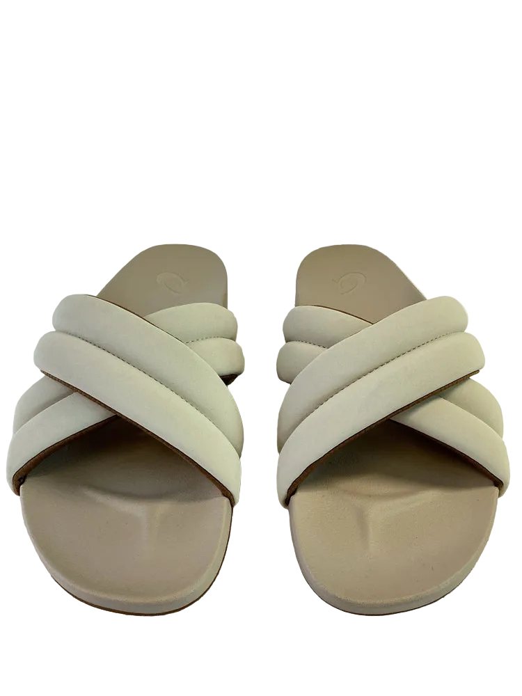 OluKai Shoe Size 8 Tan Hila Sandals