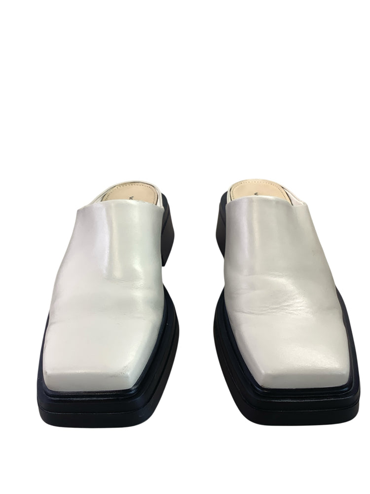 Vagabond Shoe Size 9 Cream Mules