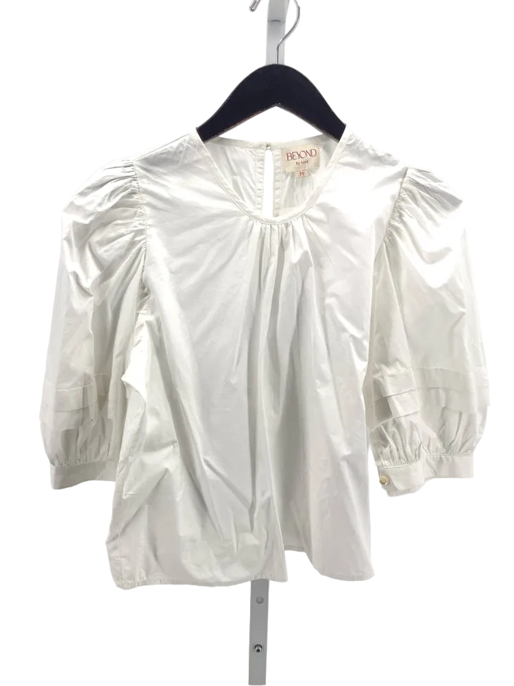 Beyond by Vera Size M White Lilly Shirt