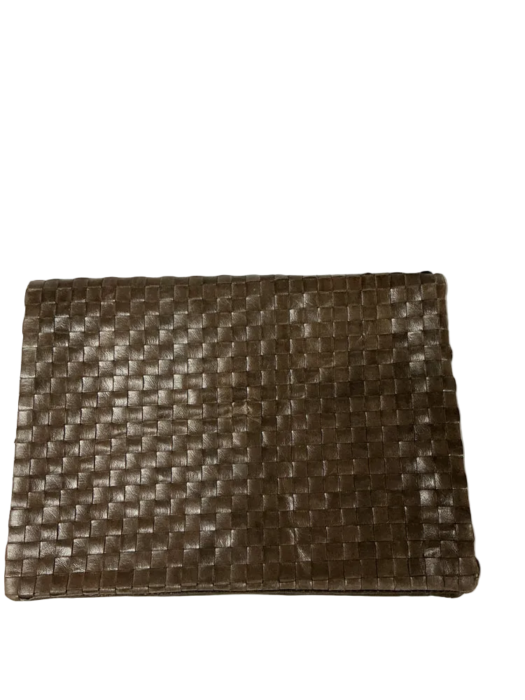 Uashmama Brown Maru Clutch