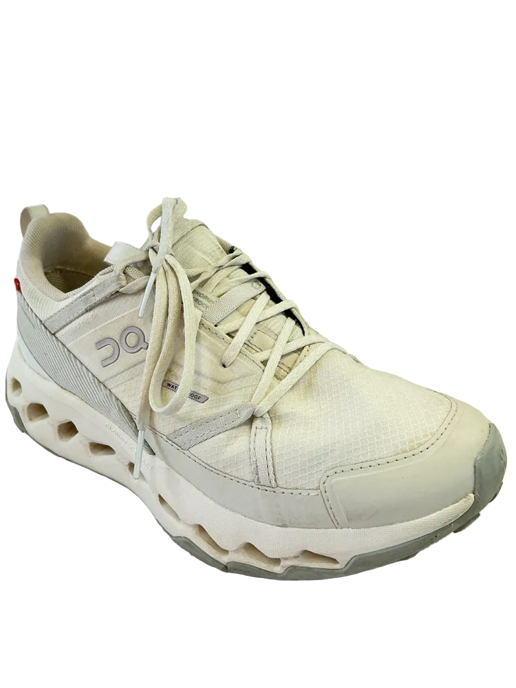 ON Shoe Size 7.5 Cream Sneakers