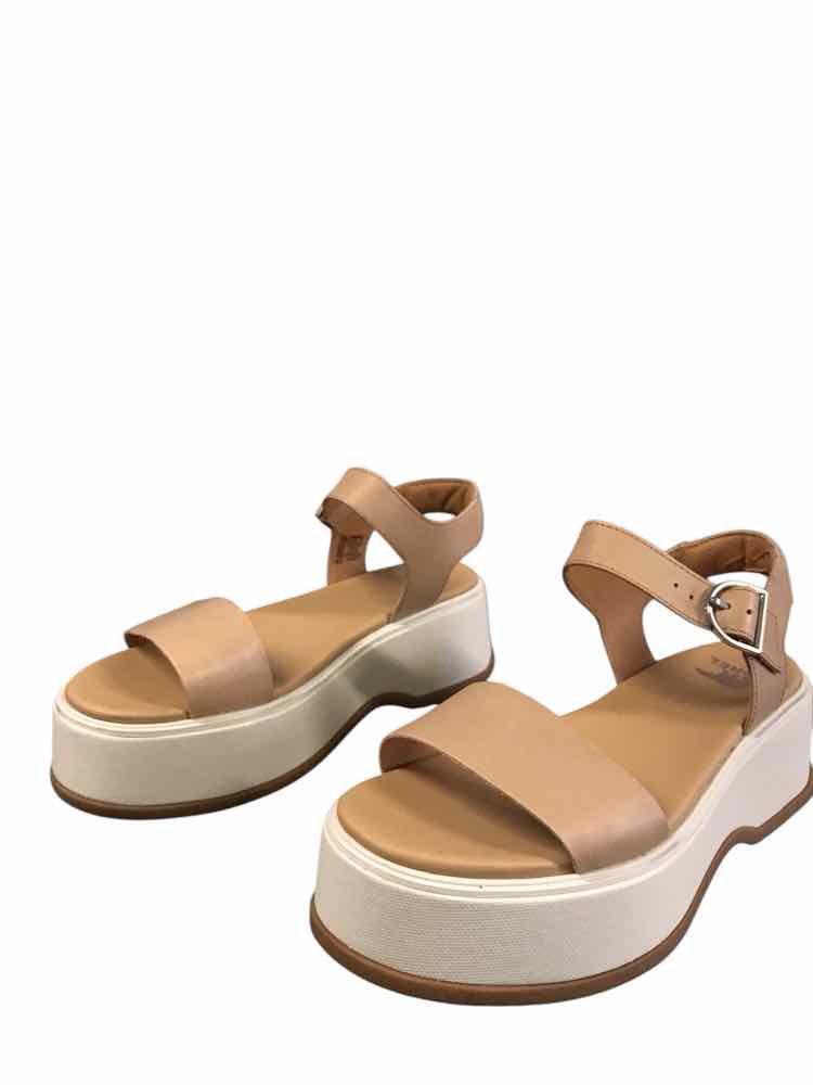 Sorel Shoe Size 7.5 Tan Sandals
