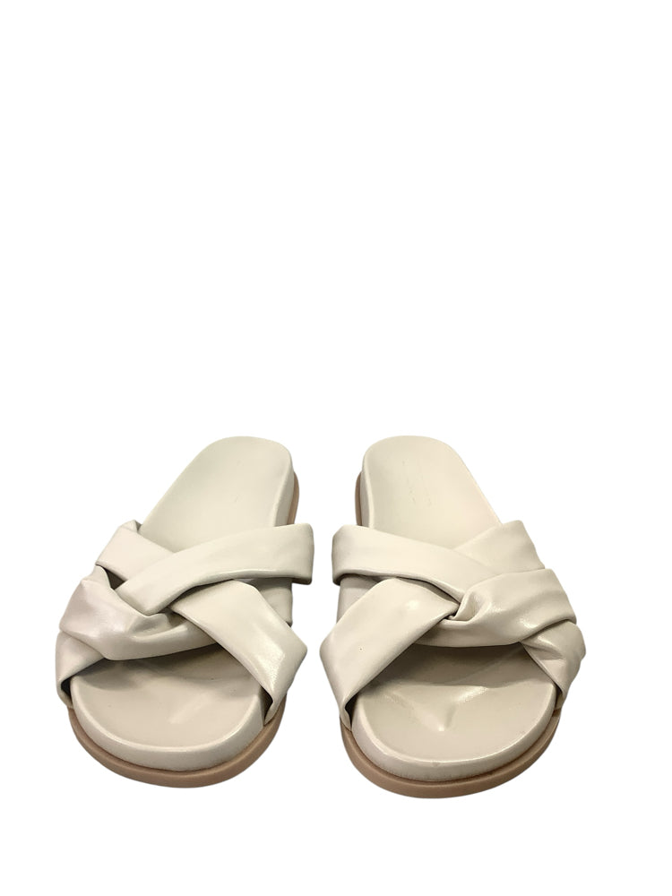Silent D Shoe Size 7/7.5 Cream Sandals