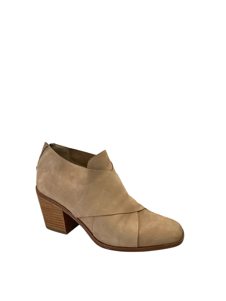 Eileen Fisher Shoe Size 7.5 Tan Booties