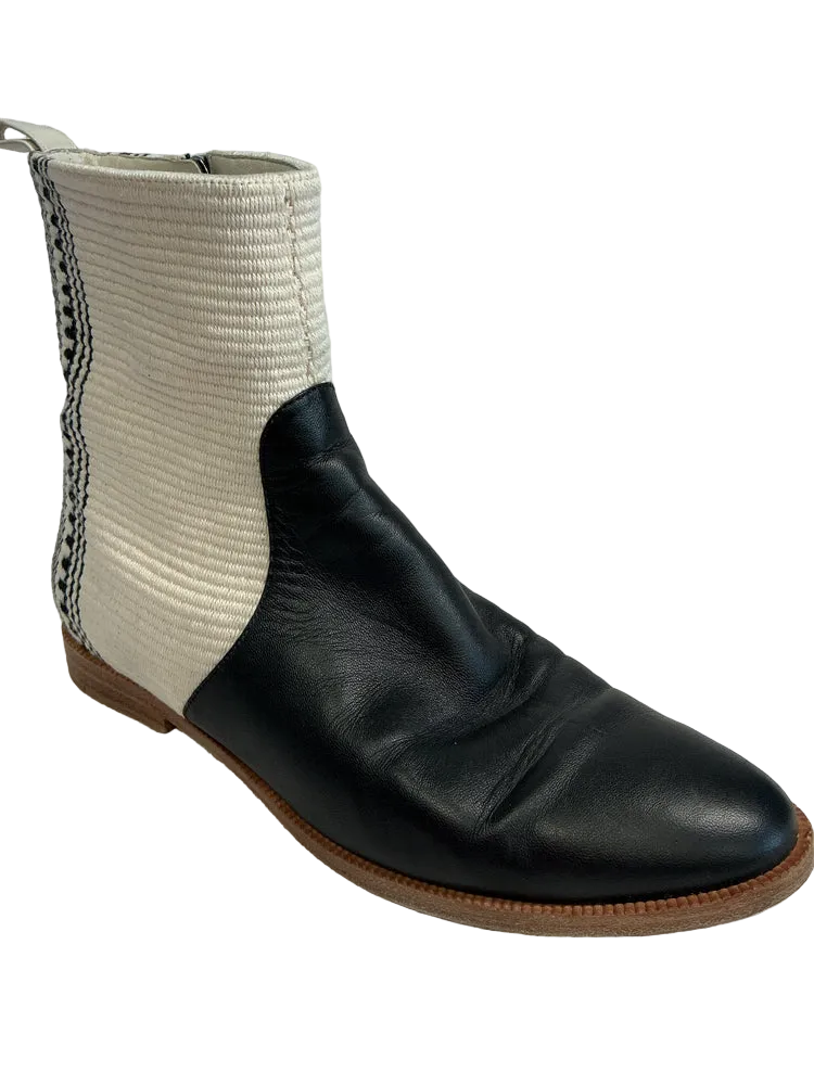 Amambaih Shoe Size 8 Black & White Julia Booties