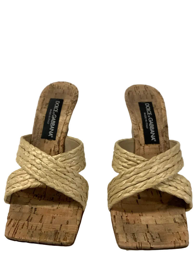 Dolce & Gabbana Shoe Size 8 Tan DG Logo Heels
