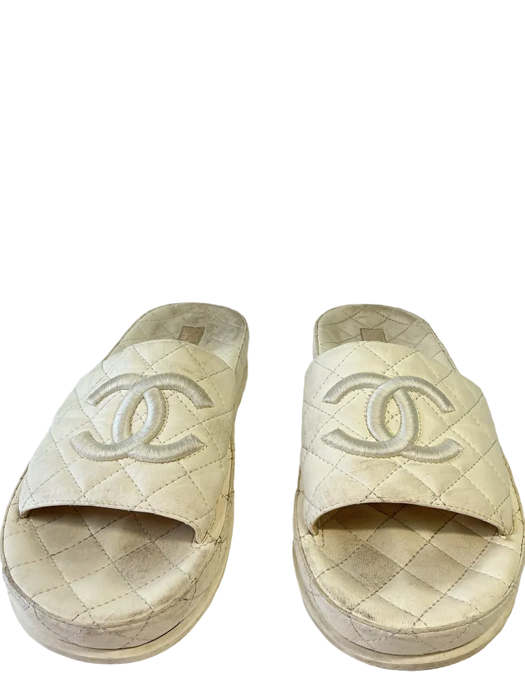 Chanel Shoe Size 9.5 Cream Slides