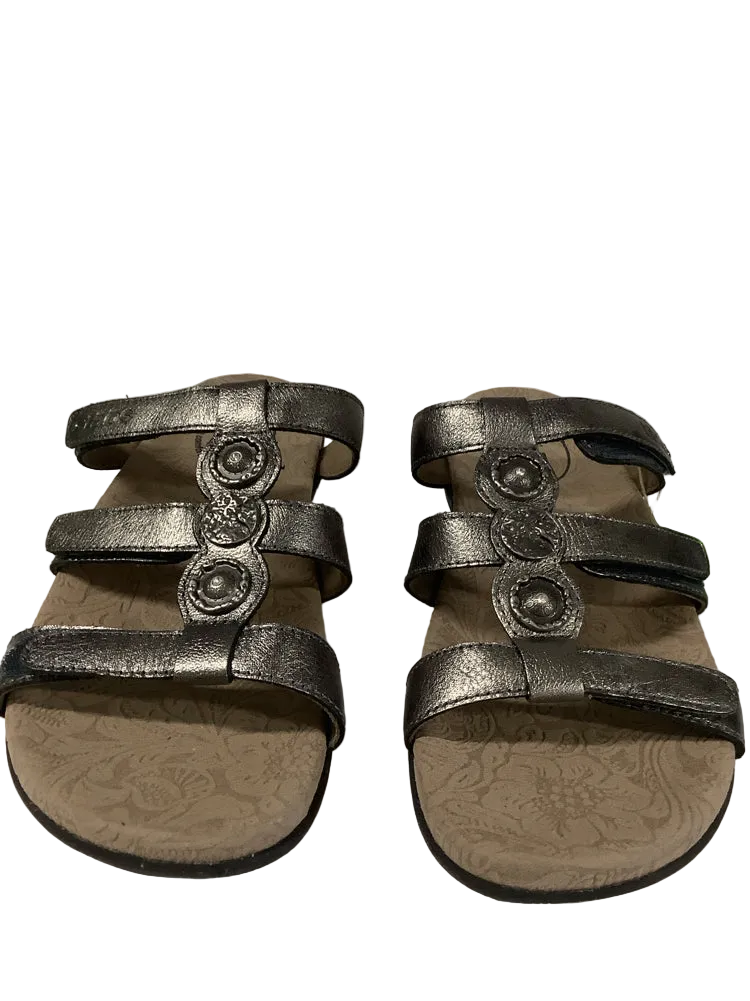 Taos Shoe Size 8 Pewter Sandals