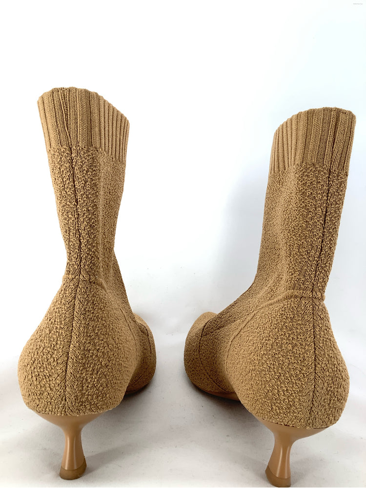 vivaia Shoe Size 10 Tan Booties