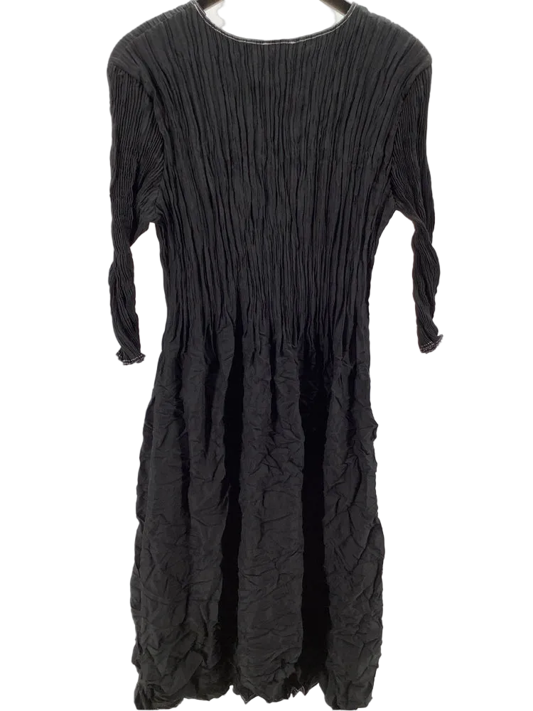 Alquema Size M/L Black Smash Pocket Dress